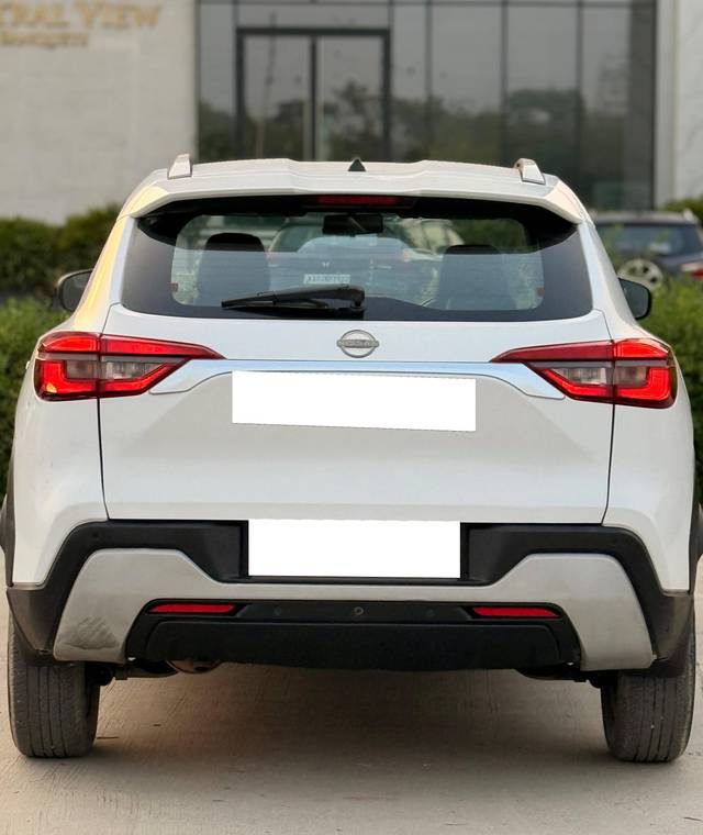 https://images10.gaadi.com/usedcar_image/4548199/original/processed_0c0501a02bd04b7f349afaa1e0489a48.jpg?imwidth=6402