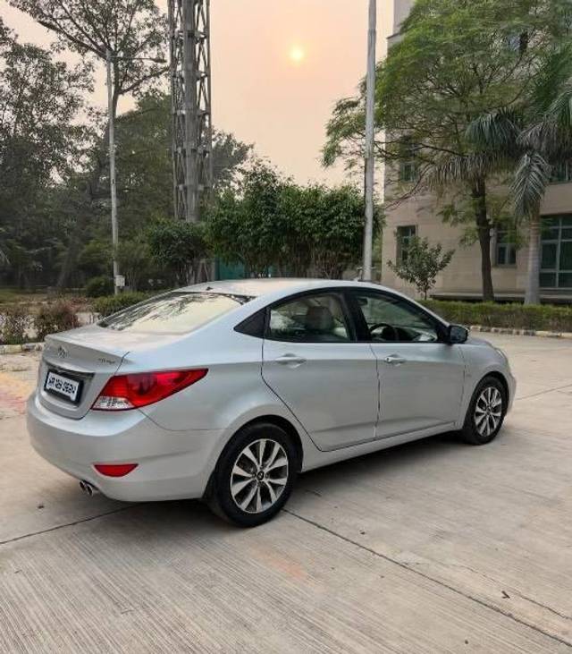 https://images10.gaadi.com/usedcar_image/4548253/original/processed_e2d315eb-7bb5-4528-9a2d-8f199c078608.jpeg?imwidth=6402