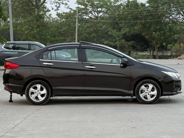 https://images10.gaadi.com/usedcar_image/4548271/original/7cc0c562e5edeadc61c4b75b585d2056.jpg?imwidth=6401