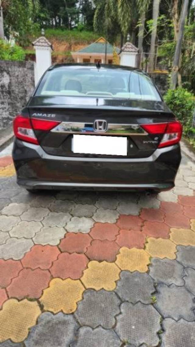 https://images10.gaadi.com/usedcar_image/4548381/original/processed_02d8b5c7-9ef8-46e8-85d4-ac0a00a100f0.jpg?imwidth=6401