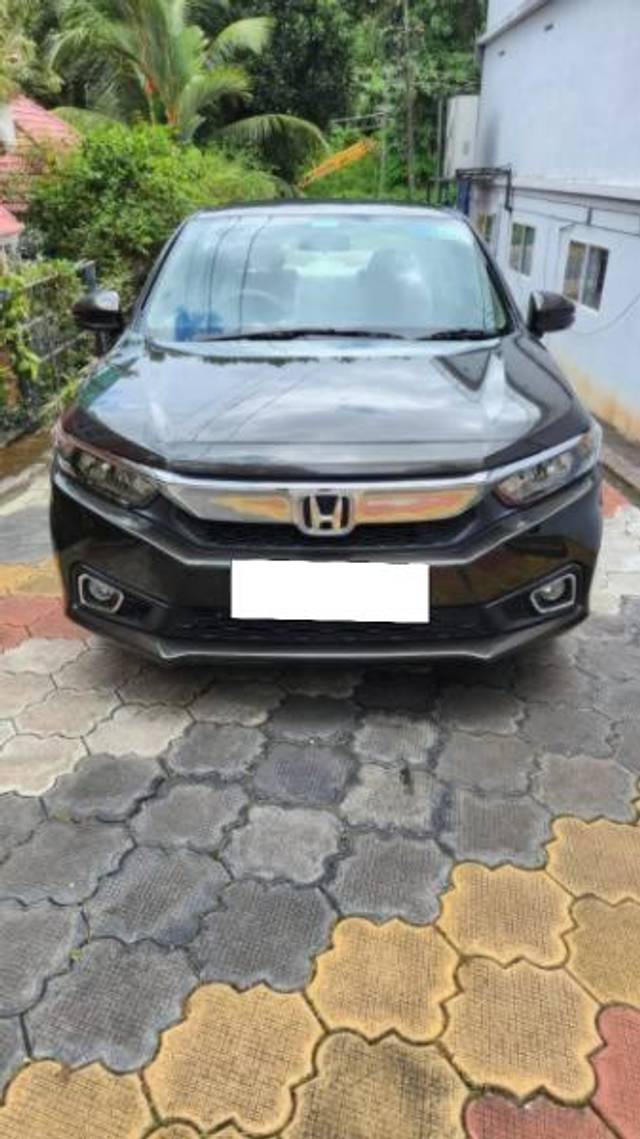 https://images10.gaadi.com/usedcar_image/4548381/original/processed_f4c21753-fdd1-45b8-93c0-5e8c92219e23.jpg?imwidth=6402