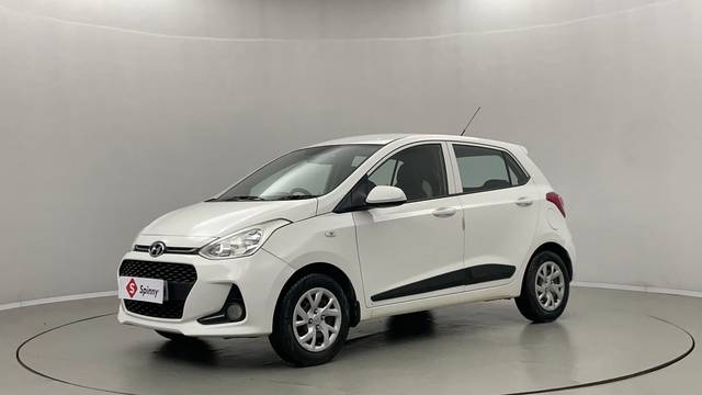 https://images10.gaadi.com/usedcar_image/4548392/original/7f384415f3733315c5ab79563977ef82.JPG?imwidth=6400