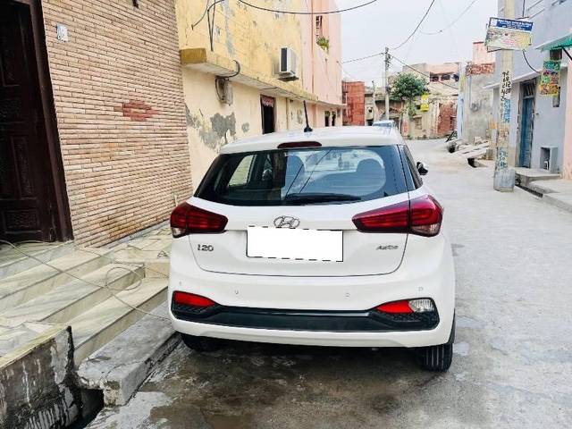 https://images10.gaadi.com/usedcar_image/4548403/original/processed_719be0fb-0da8-4dbd-9611-db09a10db61e.jpeg?imwidth=6401