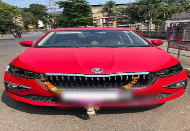 https://images10.gaadi.com/usedcar_image/4548457/original/7edf02a9-a6f2-425a-a1ca-b5e4b3650675.?imwidth=6402