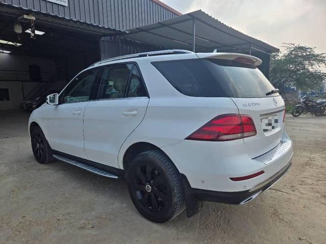 https://images10.gaadi.com/usedcar_image/4548511/original/processed_272d3aea-115f-40a3-b352-7d1f78f14bdc.jpg?imwidth=6402