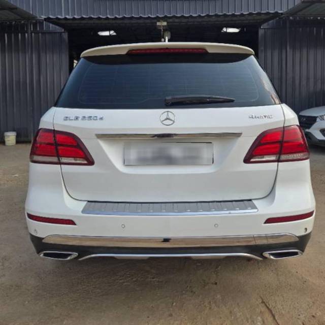 https://images10.gaadi.com/usedcar_image/4548511/original/processed_870b8cb7-2e70-4ba0-91d4-7cba0a953005.jpg?imwidth=6401