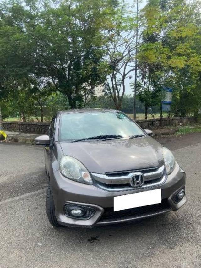 https://images10.gaadi.com/usedcar_image/4548541/original/processed_1947bb05-793b-48c6-b42a-22045c9e716c.jpeg?imwidth=6402