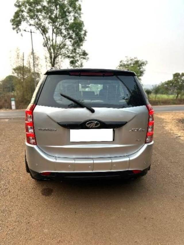 https://images10.gaadi.com/usedcar_image/4548558/original/processed_2b013354-81d2-4f97-9568-85843ac8d7a7.jpeg?imwidth=6402