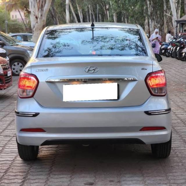 https://images10.gaadi.com/usedcar_image/4548559/original/processed_c820f786-8b0f-4692-9d0f-7000b31bb8d9.jpg?imwidth=6401