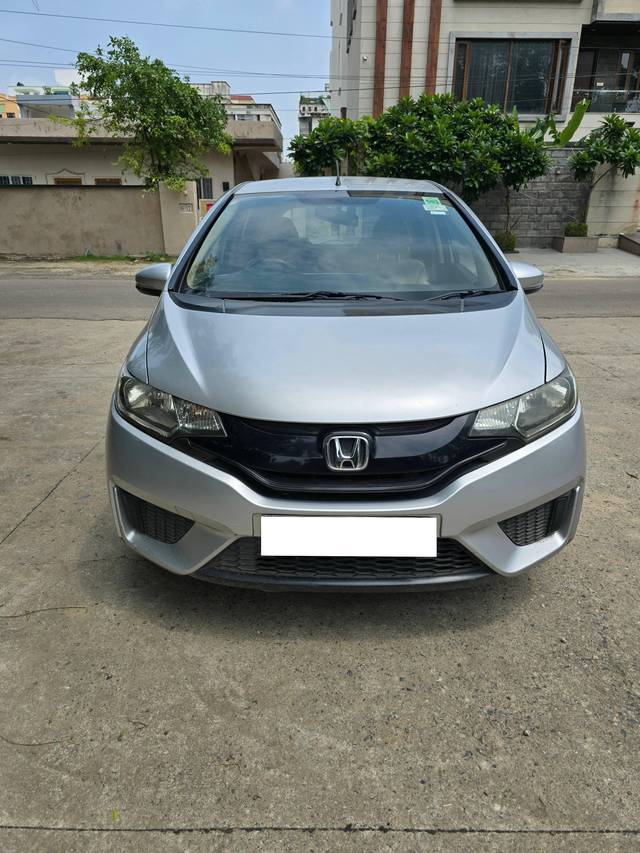 https://images10.gaadi.com/usedcar_image/4548564/original/processed_f5f6a0abbb29283e5634a749c7a26951.jpg?imwidth=6402