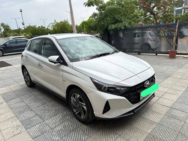 https://images10.gaadi.com/usedcar_image/4548568/original/be767a38619aabe5066788121e3fa46a.jpg?imwidth=6400
