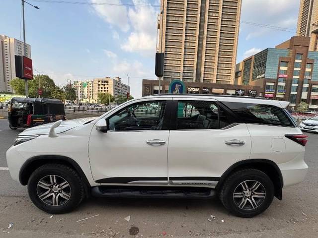 https://images10.gaadi.com/usedcar_image/4548571/original/processed_58ca2961-821b-43ce-a3fb-c31a96253025.jpeg?imwidth=6402