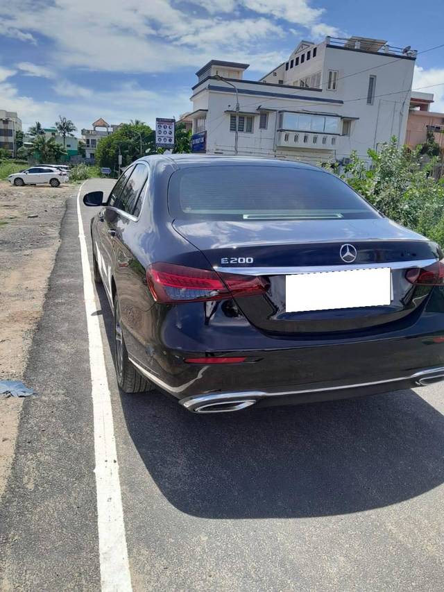 https://images10.gaadi.com/usedcar_image/4548625/original/processed_5ae5d17bdf4ca5e76f4ea69f54c8203b.jpg?imwidth=6401