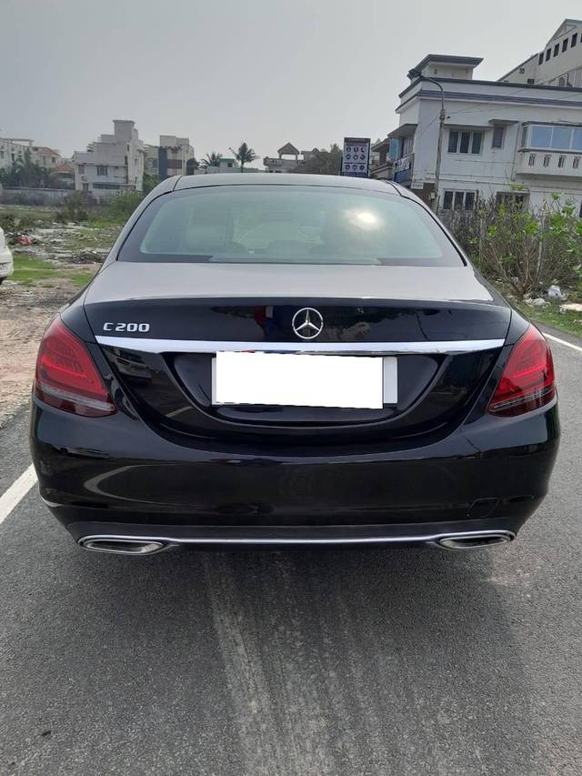 https://images10.gaadi.com/usedcar_image/4548631/original/processed_b08aad235f6b81cf180e47727ad443ea.jpg?imwidth=6402