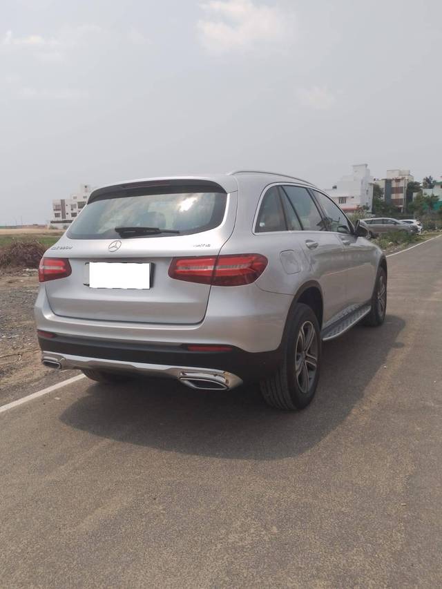 https://images10.gaadi.com/usedcar_image/4548633/original/processed_236d766bbf45fc2085d52b6bda73d3f5.jpg?imwidth=6401
