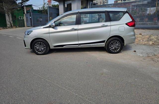 https://images10.gaadi.com/usedcar_image/4548657/original/processed_40af3d29-eb83-4fe3-a7e0-1724b7ae0663.jpg?imwidth=6402