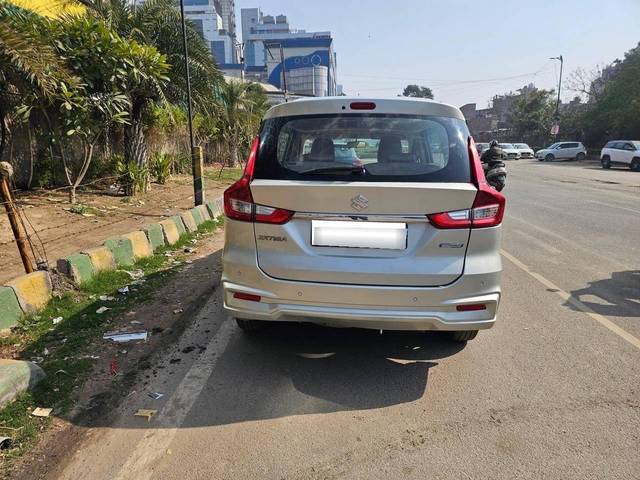 https://images10.gaadi.com/usedcar_image/4548657/original/processed_a7351dab-f935-4770-ba06-88da5425eb43.jpg?imwidth=6401