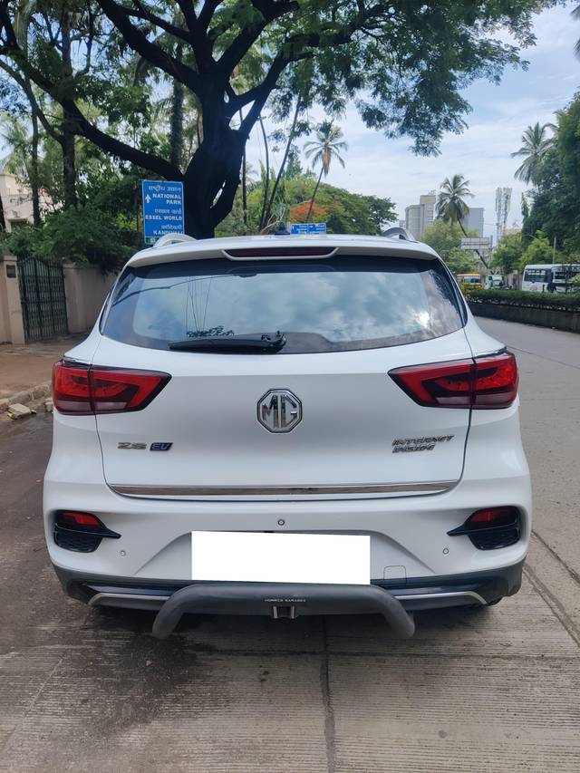 https://images10.gaadi.com/usedcar_image/4548671/original/processed_40d1497162810f388d73ca59703b4c40.jpg?imwidth=6401