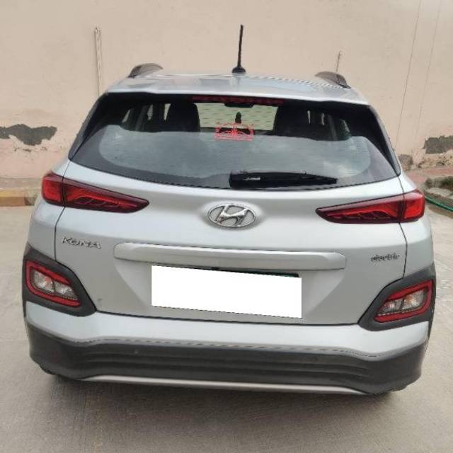 https://images10.gaadi.com/usedcar_image/4548676/original/processed_5b1037d4-36cc-4dfc-96ee-27362cadd7b2.jpg?imwidth=6401