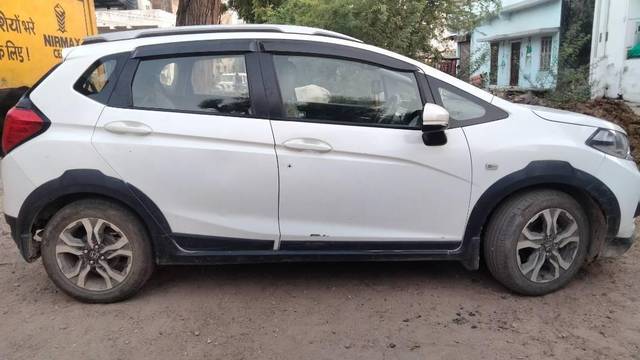 https://images10.gaadi.com/usedcar_image/4548698/original/processed_62a699a8-b2cd-499b-952f-b3fc70d66caf.jpg?imwidth=6401