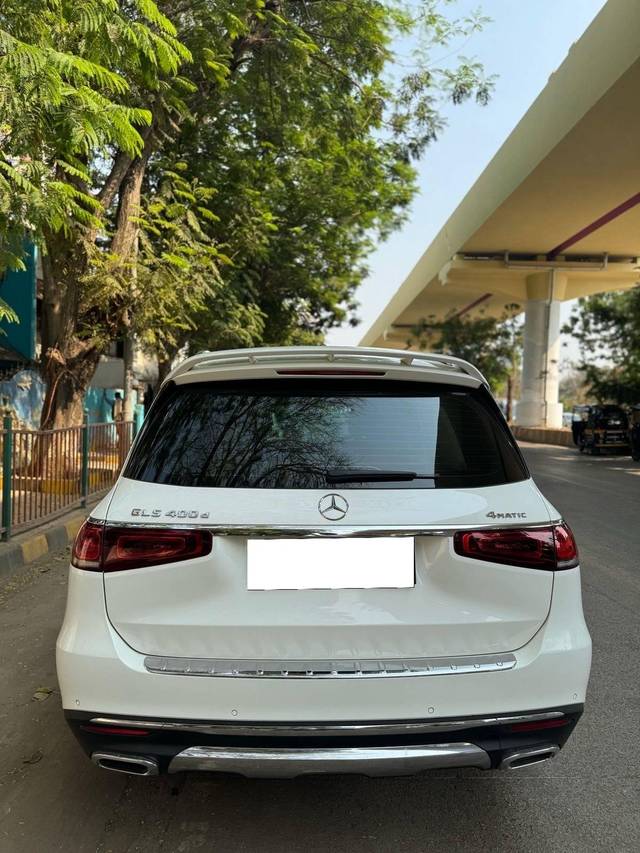 https://images10.gaadi.com/usedcar_image/4548700/original/processed_b7e396ca-8cca-46b7-b4f8-f8abc29fc20f.jpg?imwidth=6402