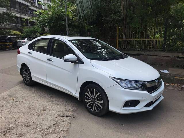https://images10.gaadi.com/usedcar_image/4548712/original/processed_8bee051c8e68b09dc41f3cb561a3c55e.jpg?imwidth=6400