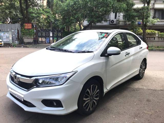 https://images10.gaadi.com/usedcar_image/4548712/original/processed_c2bed2e7203bb3251fc7e04b67d6f4bc.jpg?imwidth=6401