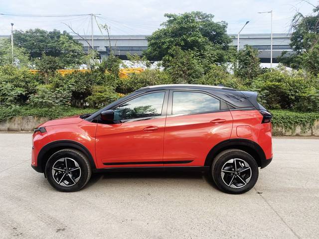 https://images10.gaadi.com/usedcar_image/4548727/original/40e633b47acb6b6743b379936b8111bc.jpg?imwidth=6401