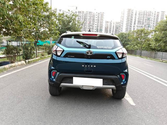 https://images10.gaadi.com/usedcar_image/4548741/original/processed_5326ee37848ccf3206e0611156e5b45d.jpg?imwidth=6402