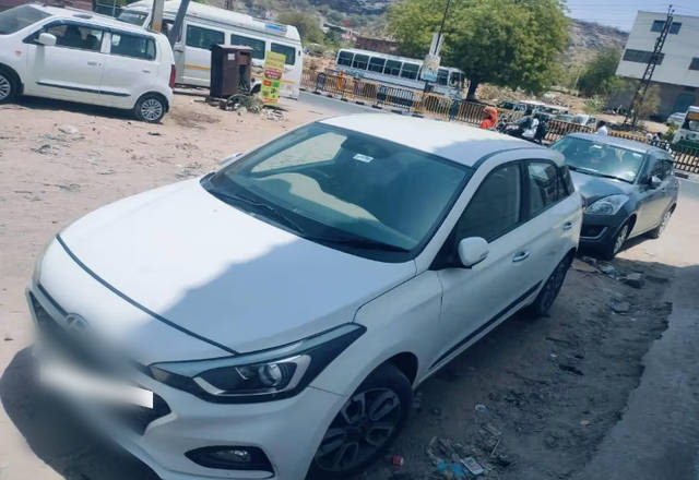 https://images10.gaadi.com/usedcar_image/4548765/original/73c3483f-04c6-4216-9fe8-a225e8da542e.?imwidth=6400