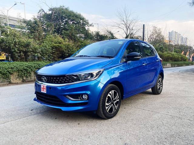 https://images10.gaadi.com/usedcar_image/4548785/original/processed_0e806b83e9e5a57db2087aea49170f23.jpg?imwidth=6402