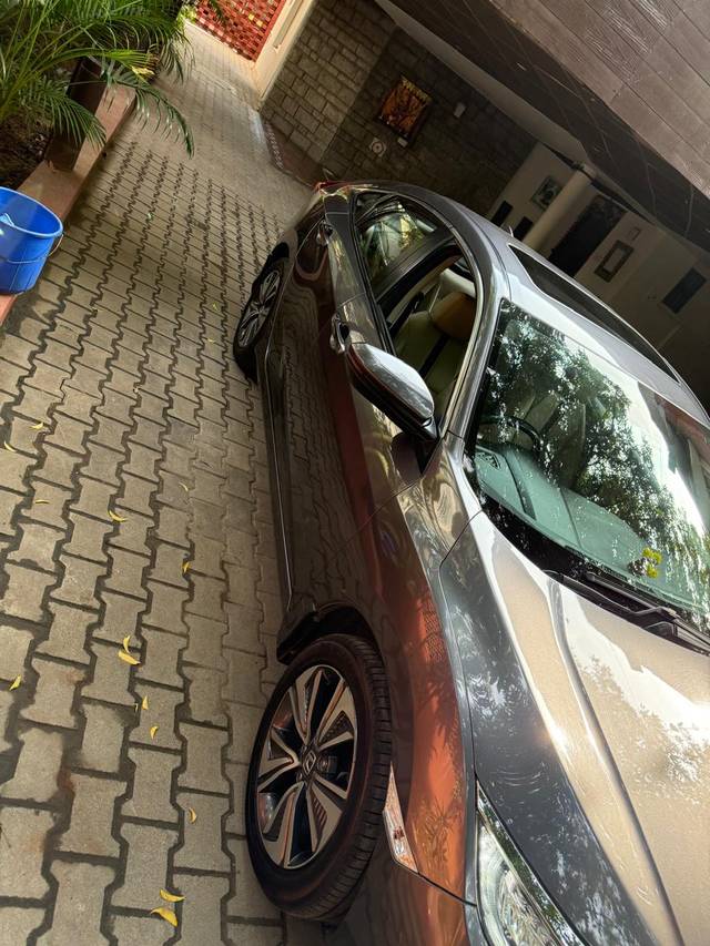 https://images10.gaadi.com/usedcar_image/4548798/original/4d6b750ab224d17313a3e00f0dc94128.jpg?imwidth=6402
