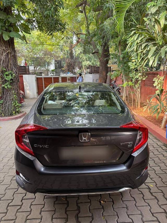 https://images10.gaadi.com/usedcar_image/4548798/original/processed_2b34bd81efb50fd1e62c42f8658d815b.jpg?imwidth=6401