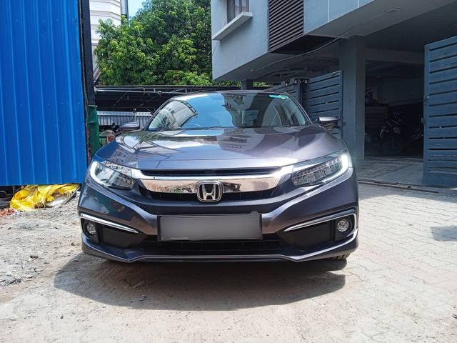 https://images10.gaadi.com/usedcar_image/4548798/original/processed_6a334bb0aea9bf11a5ce8caa81c94712.jpg?imwidth=6400