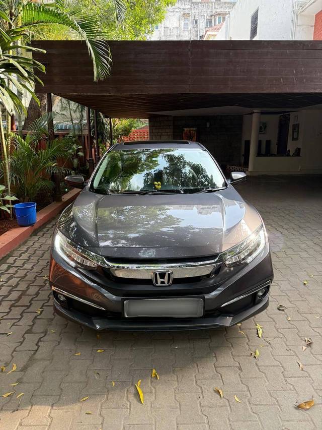 https://images10.gaadi.com/usedcar_image/4548798/original/processed_a844783b3ab1a3b4af92440383b5b06b.jpg?imwidth=6400