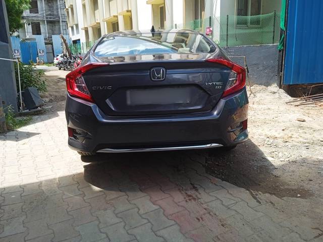https://images10.gaadi.com/usedcar_image/4548798/original/processed_bc22f70de9f9c83b80c72794529d2a97.jpg?imwidth=6401