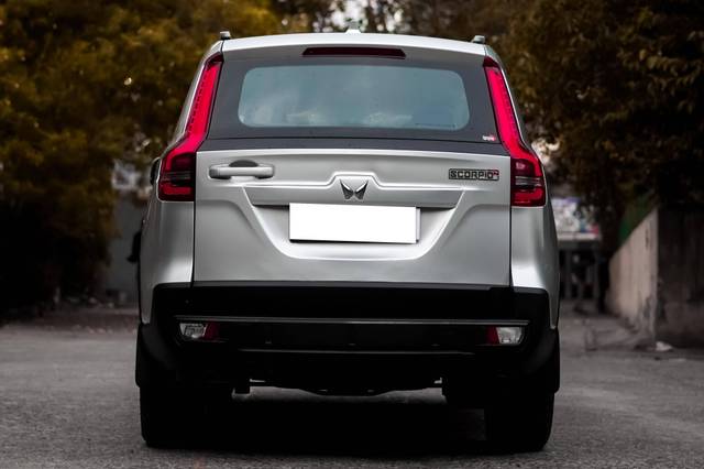 https://images10.gaadi.com/usedcar_image/4548806/original/processed_88a066ec958fe01a8b7ea347ee533f39.jpg?imwidth=6401