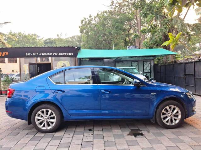 https://images10.gaadi.com/usedcar_image/4548820/original/processed_877dfb6760f255de4655c0e44b1c22a6.jpeg?imwidth=6401