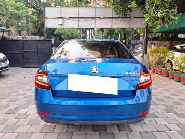 https://images10.gaadi.com/usedcar_image/4548820/original/processed_96ee3b5e855ef85854cb8dd69eab5c59.jpeg?imwidth=6402