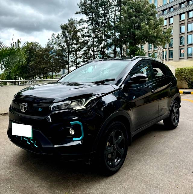 https://images10.gaadi.com/usedcar_image/4548842/original/processed_4934bb0630ed4b07f1012fe6c5cb0d7a.jpg?imwidth=6402