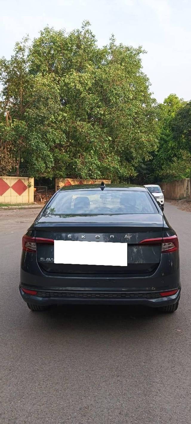 https://images10.gaadi.com/usedcar_image/4548844/original/processed_70816ea508de9a111bd2688954acb1a4.jpeg?imwidth=6402