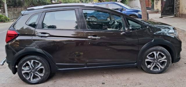 https://images10.gaadi.com/usedcar_image/4548852/original/c5c8bce270ebaec881dca45523e8a525.jpg?imwidth=6401