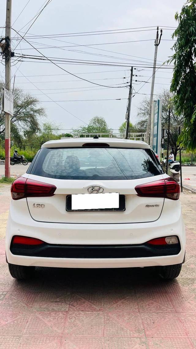 https://images10.gaadi.com/usedcar_image/4548853/original/processed_a4f83c62ca6dc463dbf1cdb603a174fb.jpg?imwidth=6401