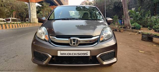 https://images10.gaadi.com/usedcar_image/4548859/original/processed_f62523a6c4a7dafdcde7689615e993d4.jpg?imwidth=6402
