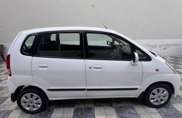 https://images10.gaadi.com/usedcar_image/4548896/original/7c1d19c4f86e305b1dac36af08f711e3.jpg?imwidth=6401
