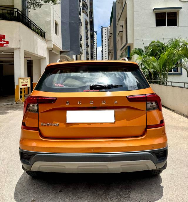 https://images10.gaadi.com/usedcar_image/4548931/original/processed_415d24e8cabb13cc53a52c09af0e2062.jpg?imwidth=6401