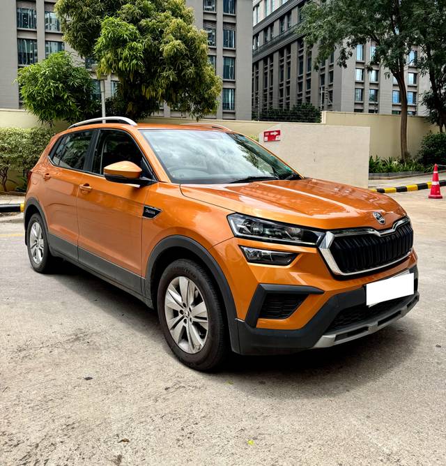 https://images10.gaadi.com/usedcar_image/4548931/original/processed_e82d17d4d324153fad6f730fe8a46766.jpg?imwidth=6400