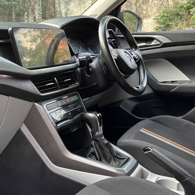 https://images10.gaadi.com/usedcar_image/4548933/original/def698fbbb27abe9c5a0bf2c64743008.jpg?imwidth=6402
