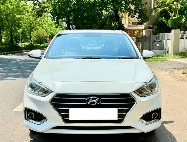 https://images10.gaadi.com/usedcar_image/4548934/original/processed_83230d9808ddb46d6a71a8ac5e4c7e77.jpg?imwidth=6400