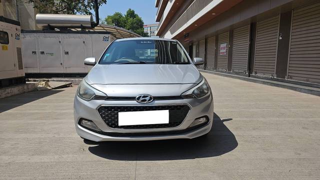 https://images10.gaadi.com/usedcar_image/4548956/original/processed_8b4d8dc19ddcff78fa44bc2fa4b55000.jpg?imwidth=6400